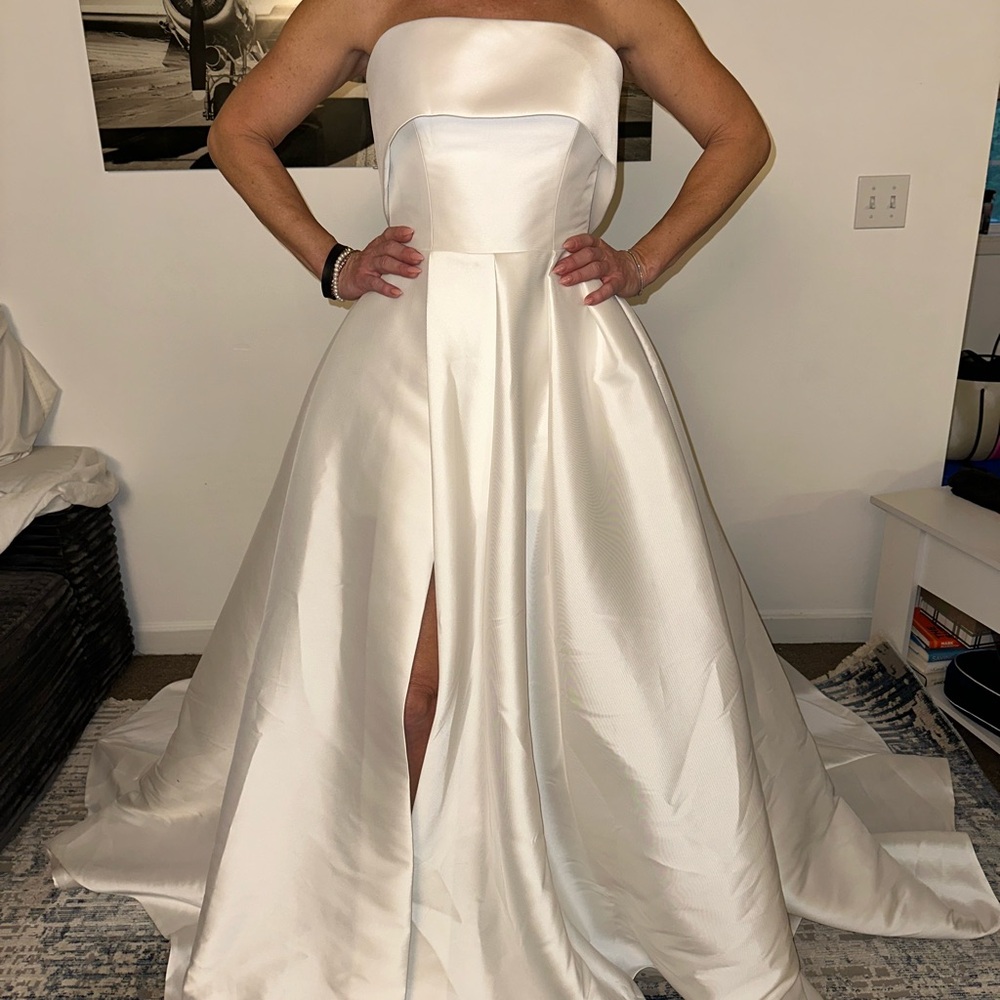 Elegant White Strapless Gown